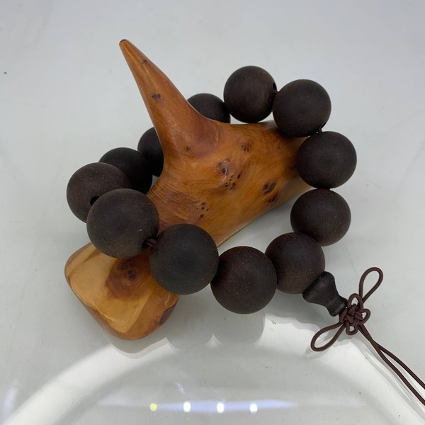 Чётки фиолетовый сандал 11 бусин 20 мм
			