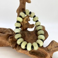 Четки нефрит 17 бусин 9х15 мм 