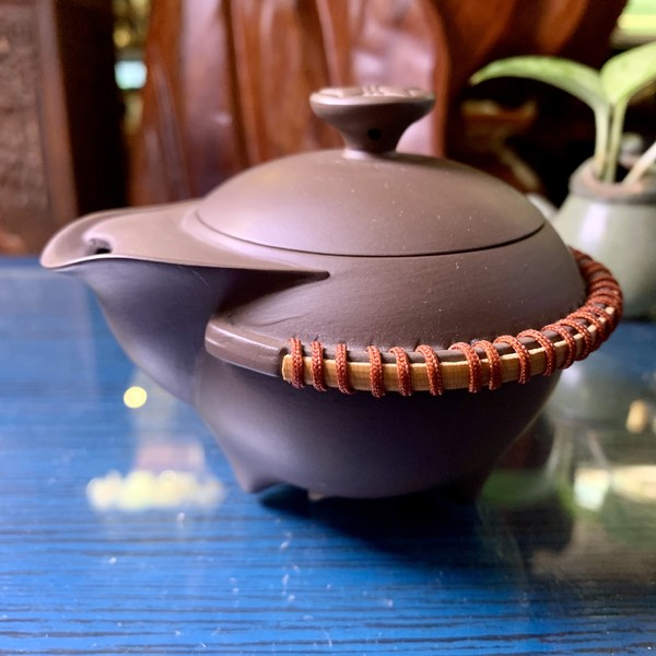 Чайник глина коричневая Летающая тарелка 150 мл