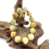 Четки нефрит огранка куб 13 бусин 12х12 мм