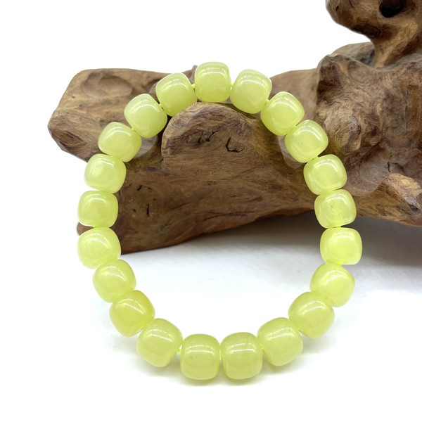 Четки нефрит цзун 21 бусина 9х10 мм
			