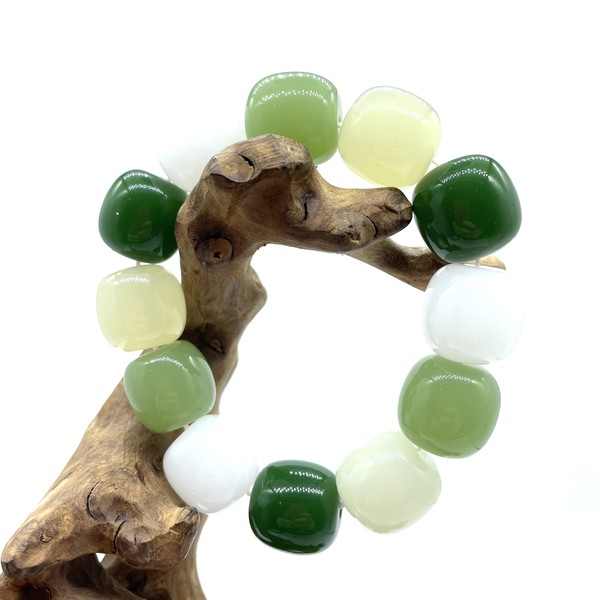 Четки нефрит 12 бусин 18 мм
			