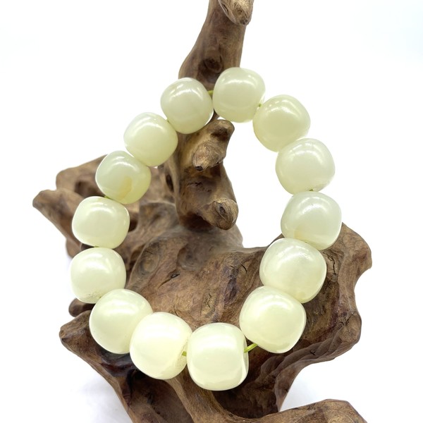 Четки нефрит 14 бусин 16х14 мм 
			