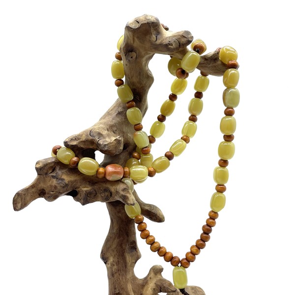 Четки нефрит 39 бусин 8х11 мм
			