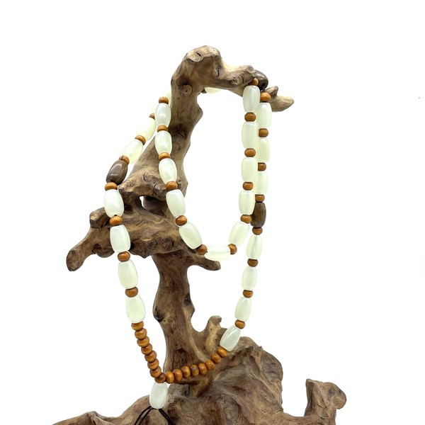 Четки нефрит 36 бусин 9х13 мм
			