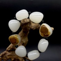 Четки нефрит галька 8 бусин 22х25 мм