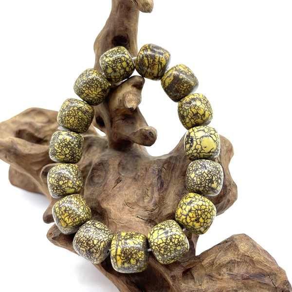 Четки камень 15 бусин 12 мм
			