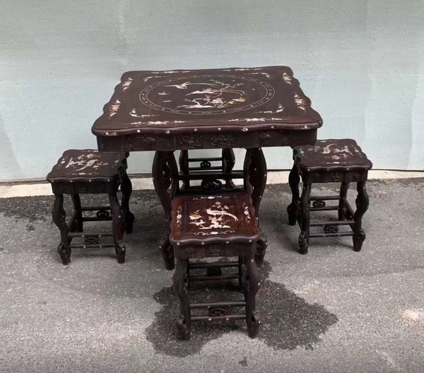 Комплект обеденный стол и четыре стула из красного палисандра с инкрустацией перламутром