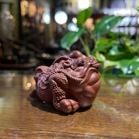 Фигурка глина трехлапая жаба