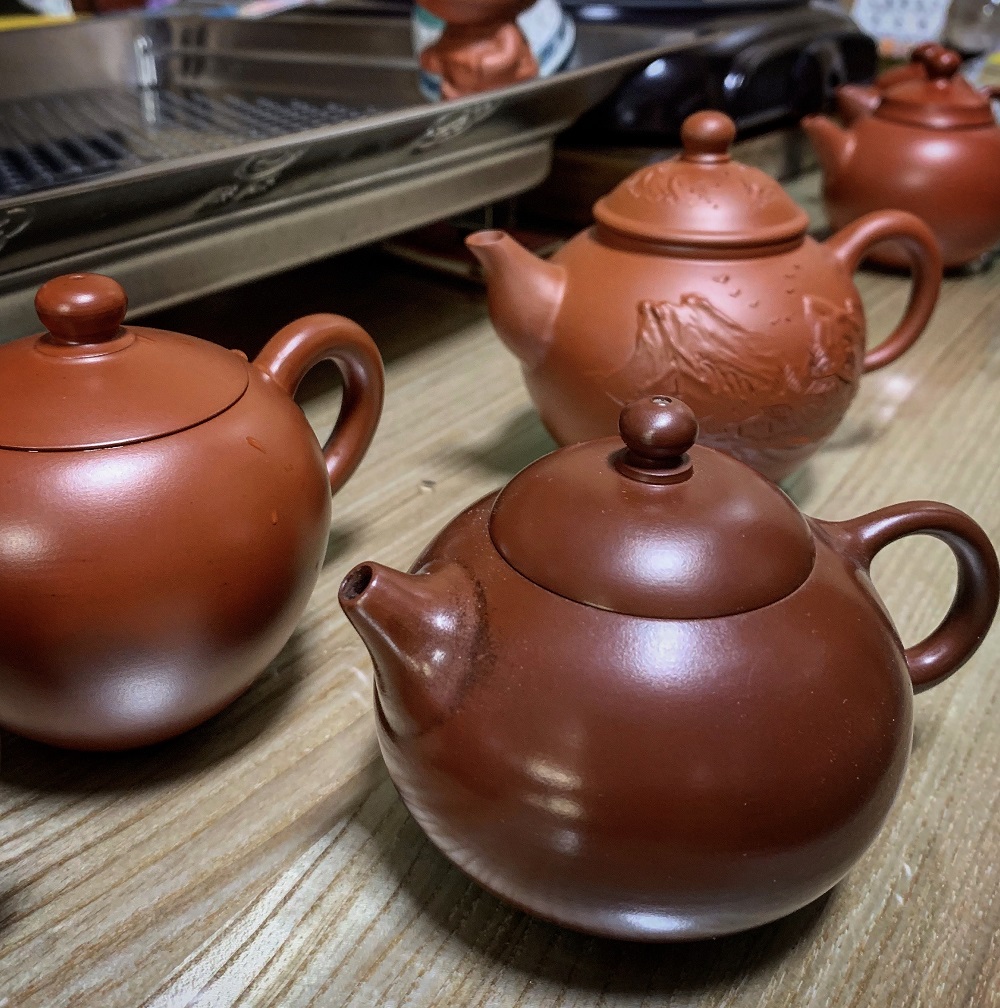 Киноварный чайник цвета шанхайской магнолии (первый план)